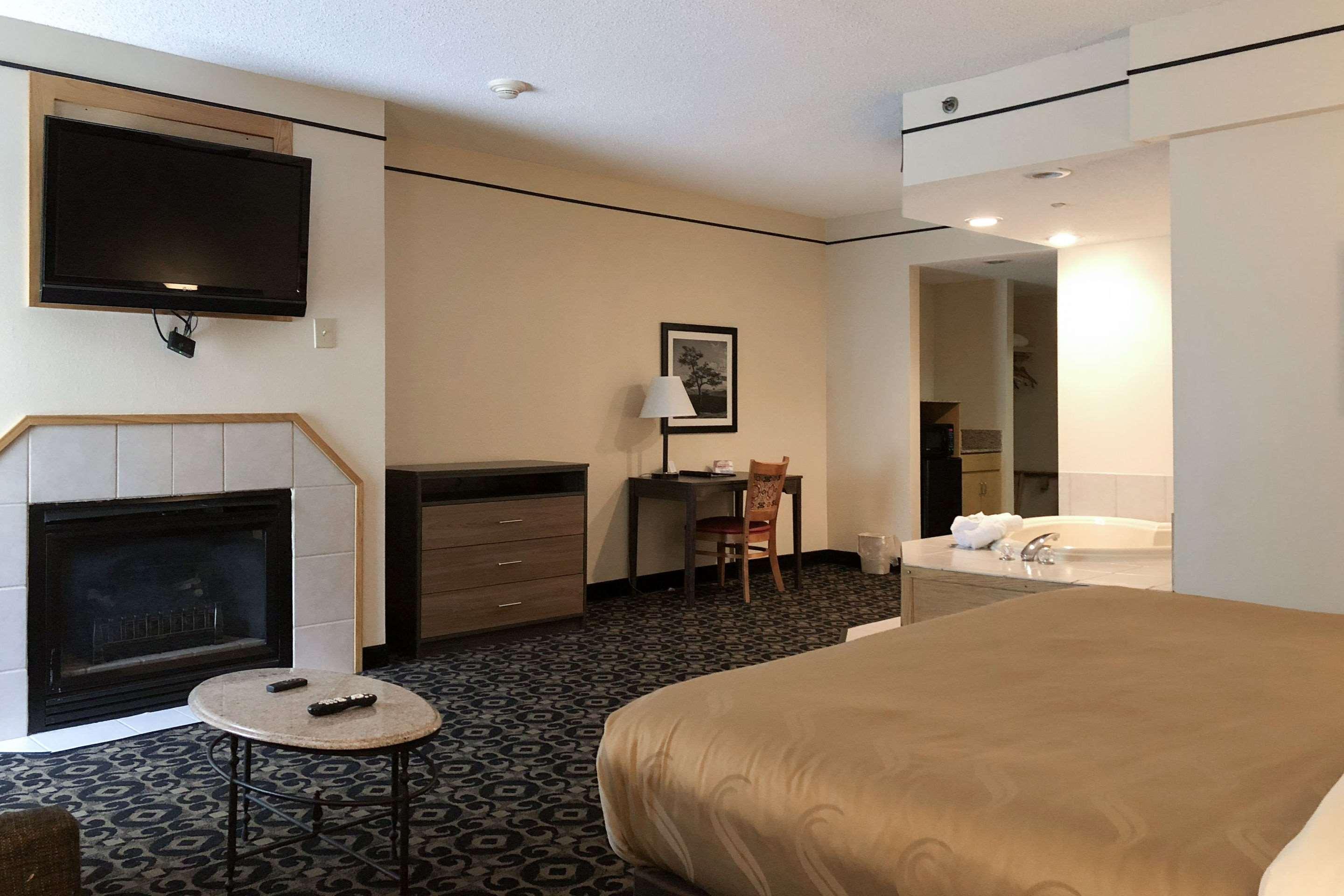 Quality Inn & Suites Boone - University Area Ngoại thất bức ảnh